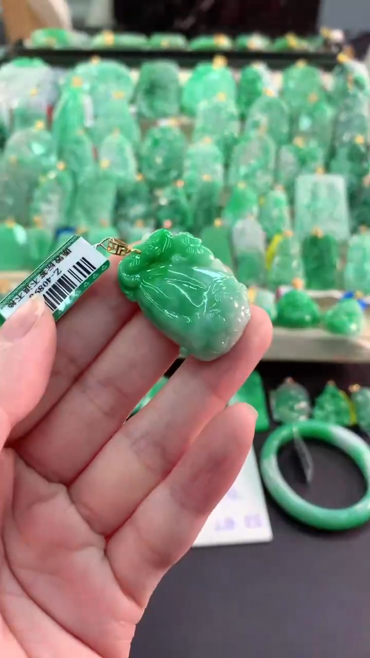 【闪购商品】翡翠吊坠(不含链)18K金镶嵌挂件