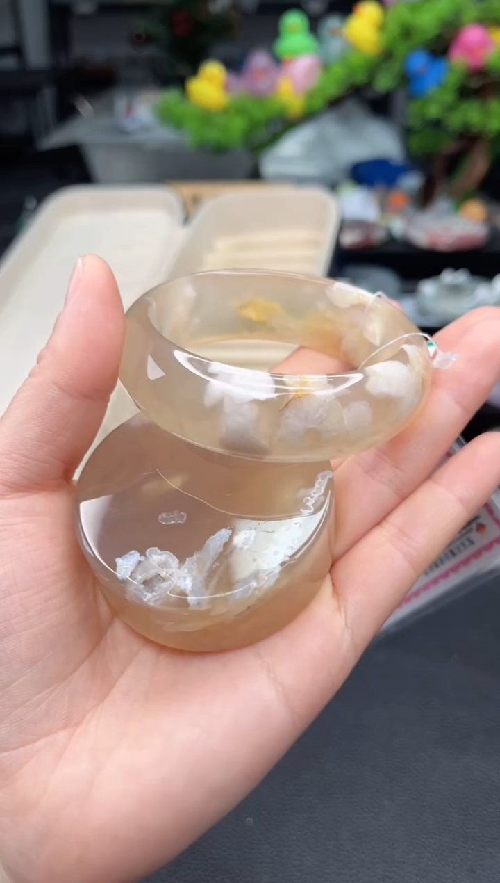 石英质玉未镶嵌手镯57圈口（赠品镯心）3600092