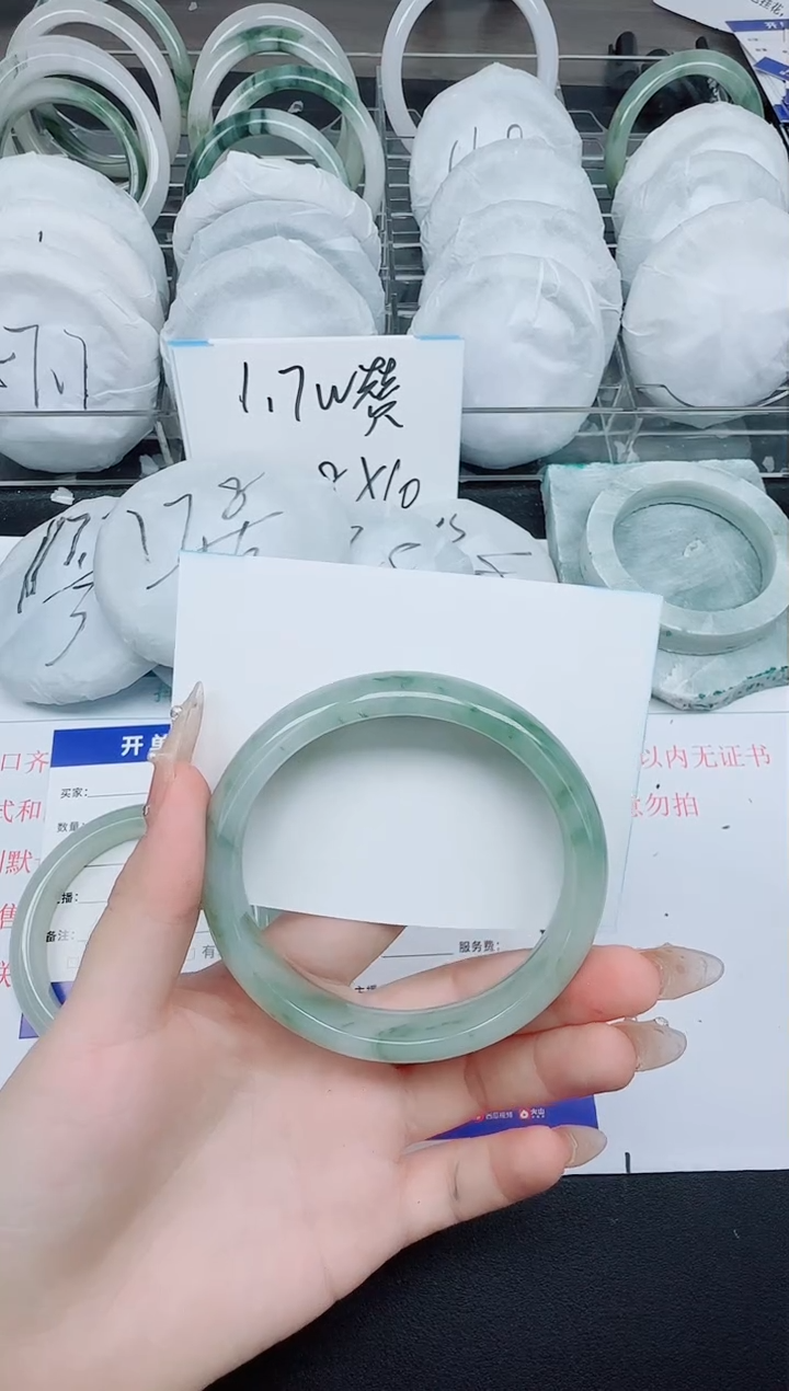 石英质玉手镯未镶嵌400-62.9