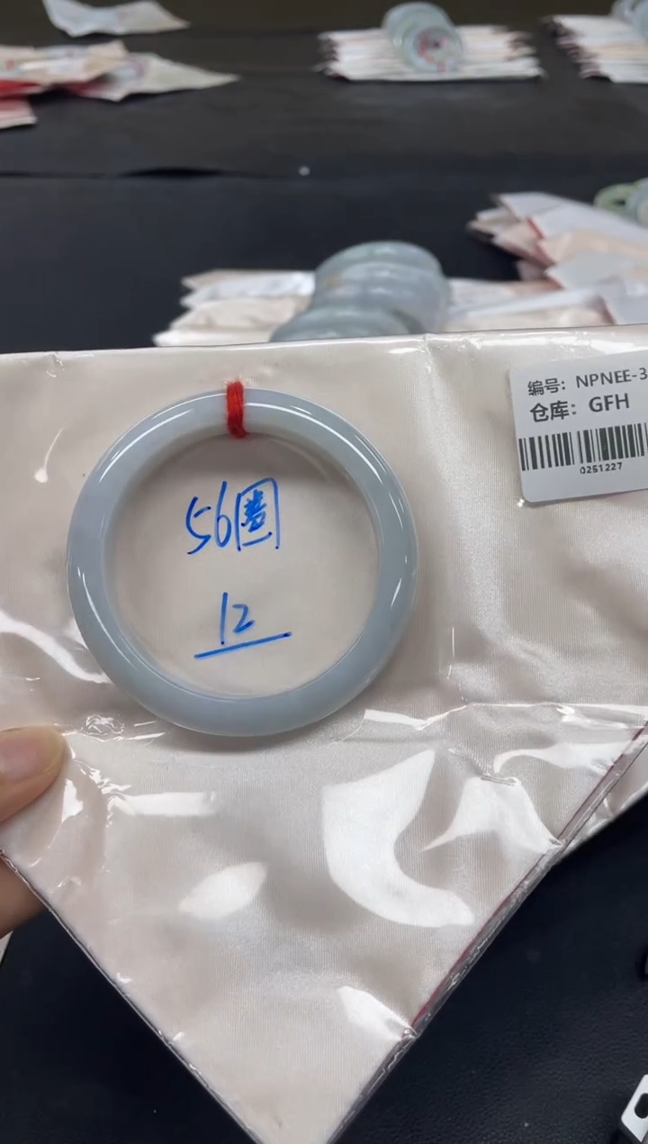 未镶嵌手镯翡翠翡翠手镯