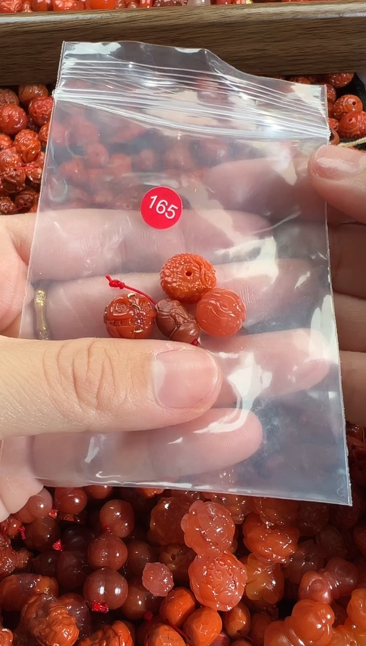 颈饰未镶嵌南红玛瑙1