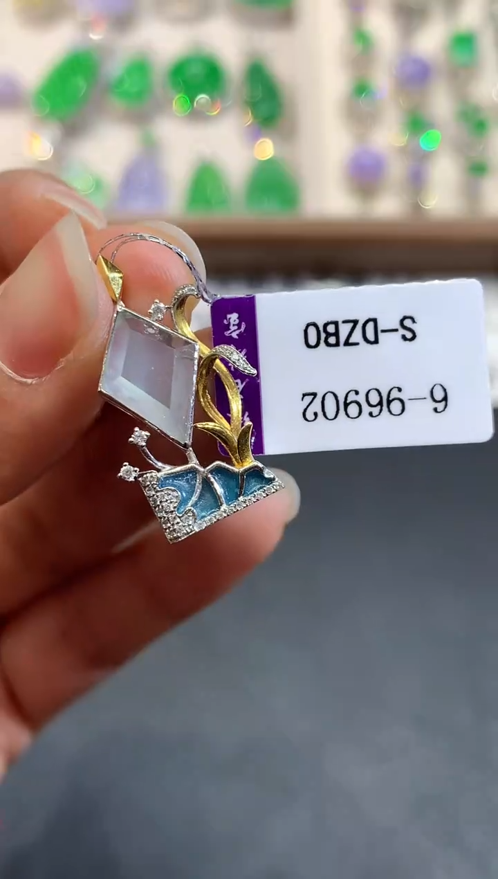 【闪购商品】翡翠吊坠(不含链)18K金镶嵌YS2807