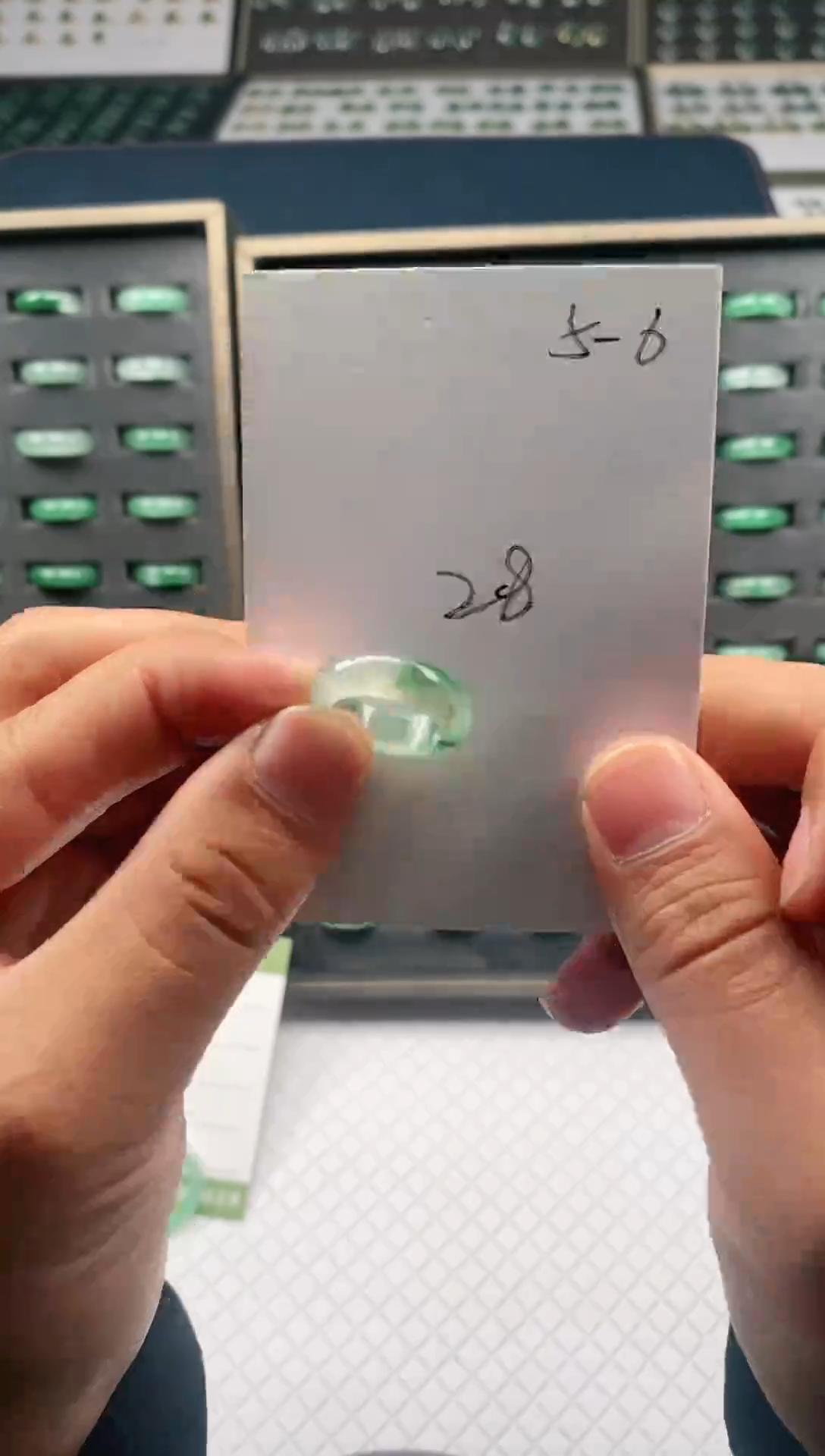 未镶嵌石英质玉（非洲翠）戒指戒圈