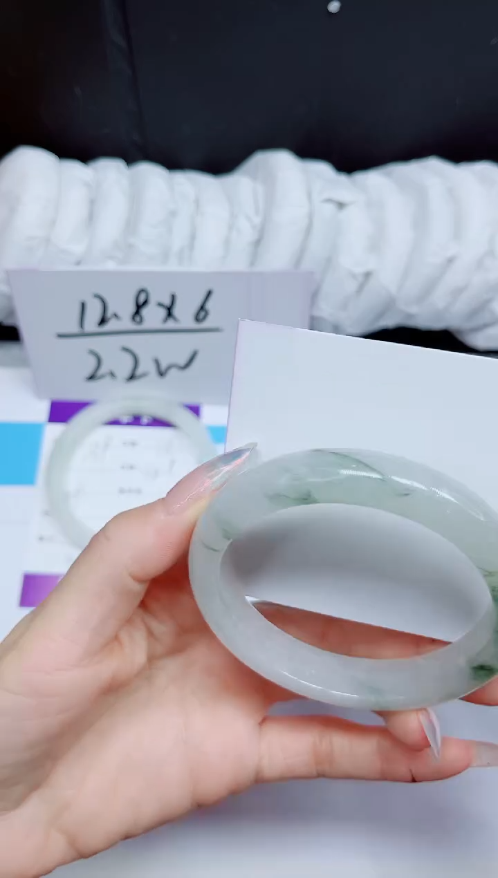 石英质玉手镯未镶嵌140.