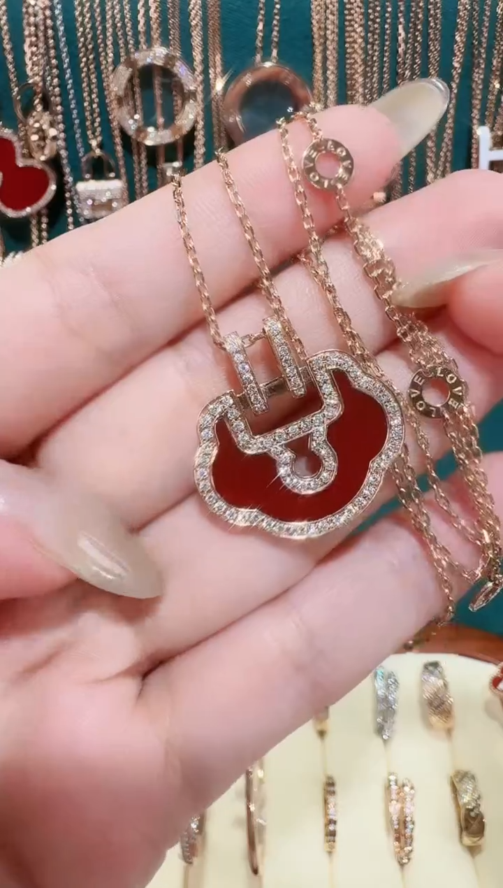 【闪购商品】钻石吊坠(赠链)18K金镶嵌如意吊坠