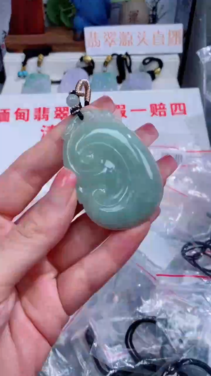 翡翠未镶嵌颈饰吊坠