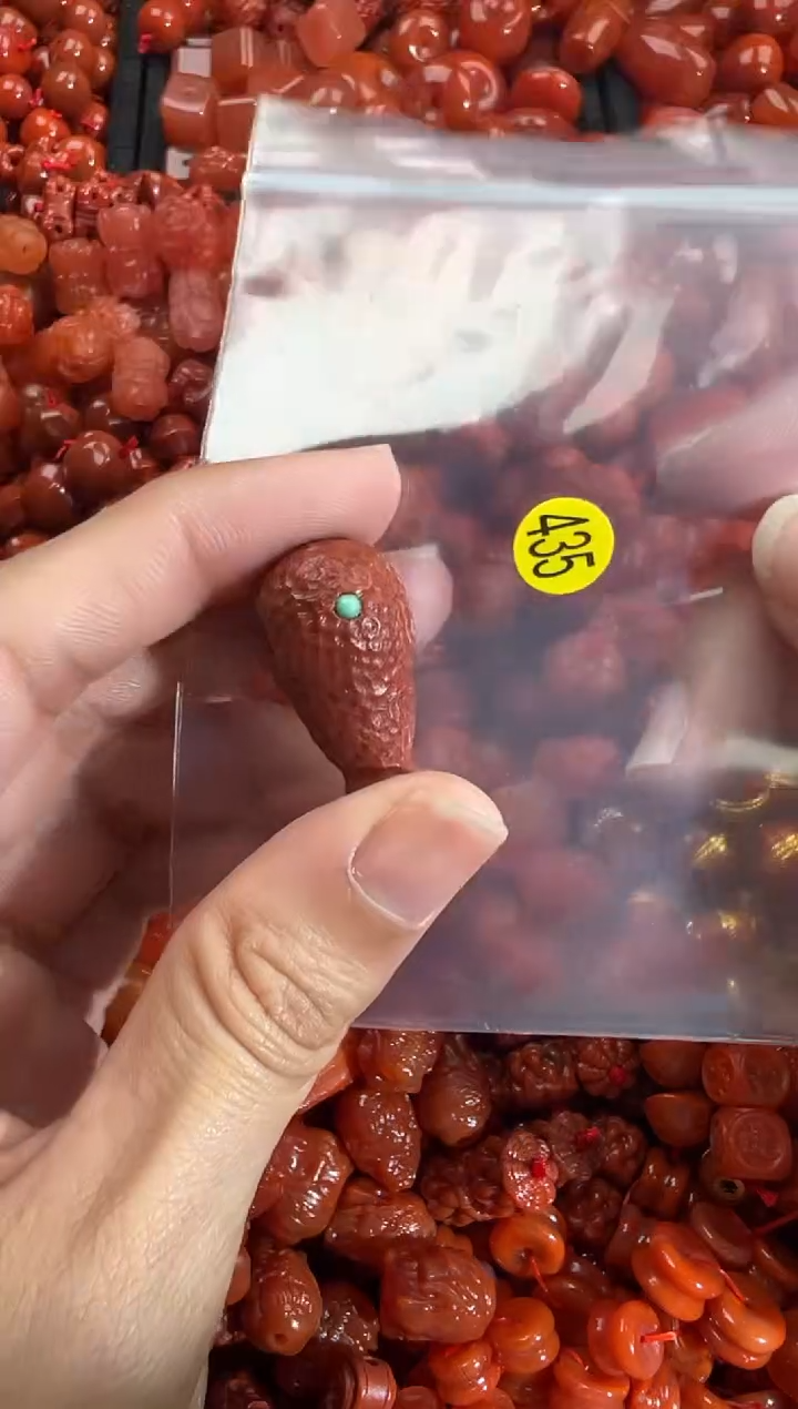 南红玛瑙未镶嵌颈饰1