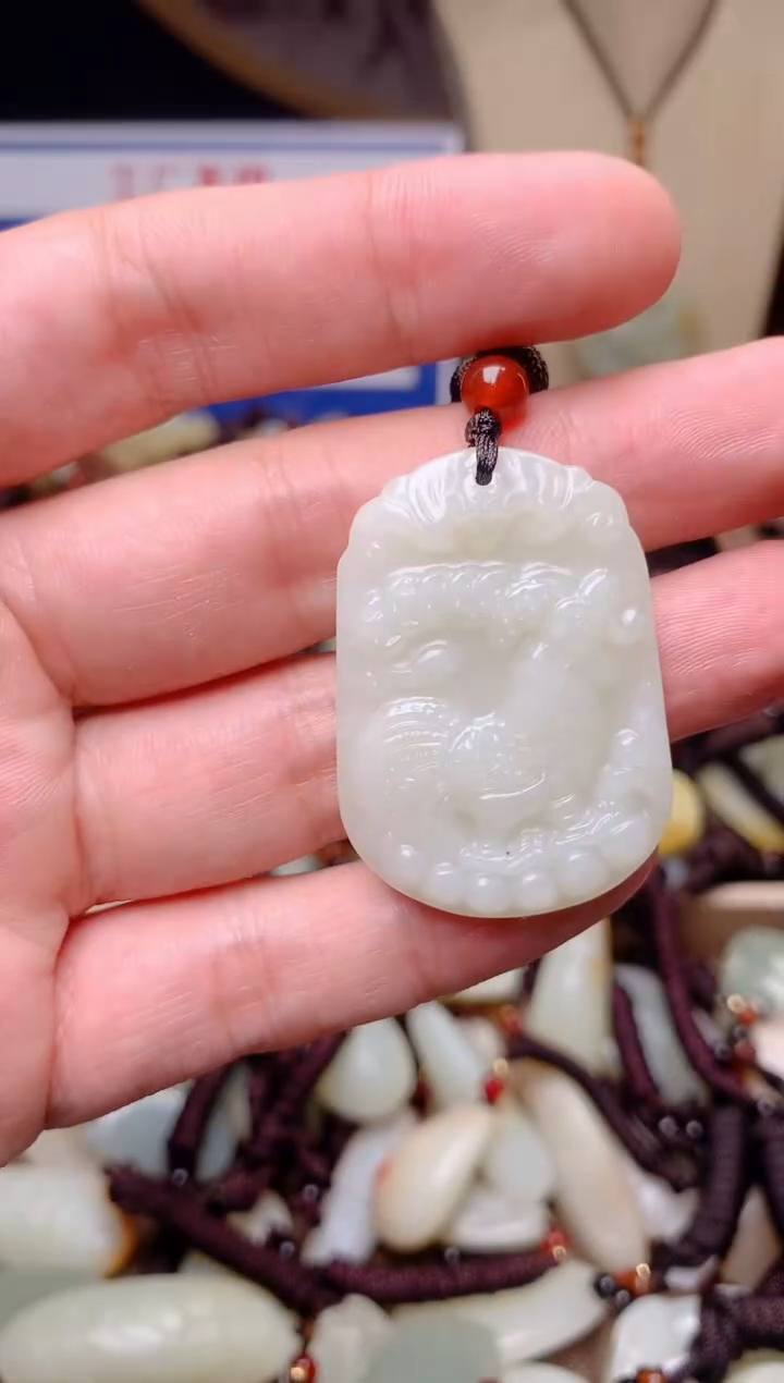 和田玉未镶嵌颈饰1