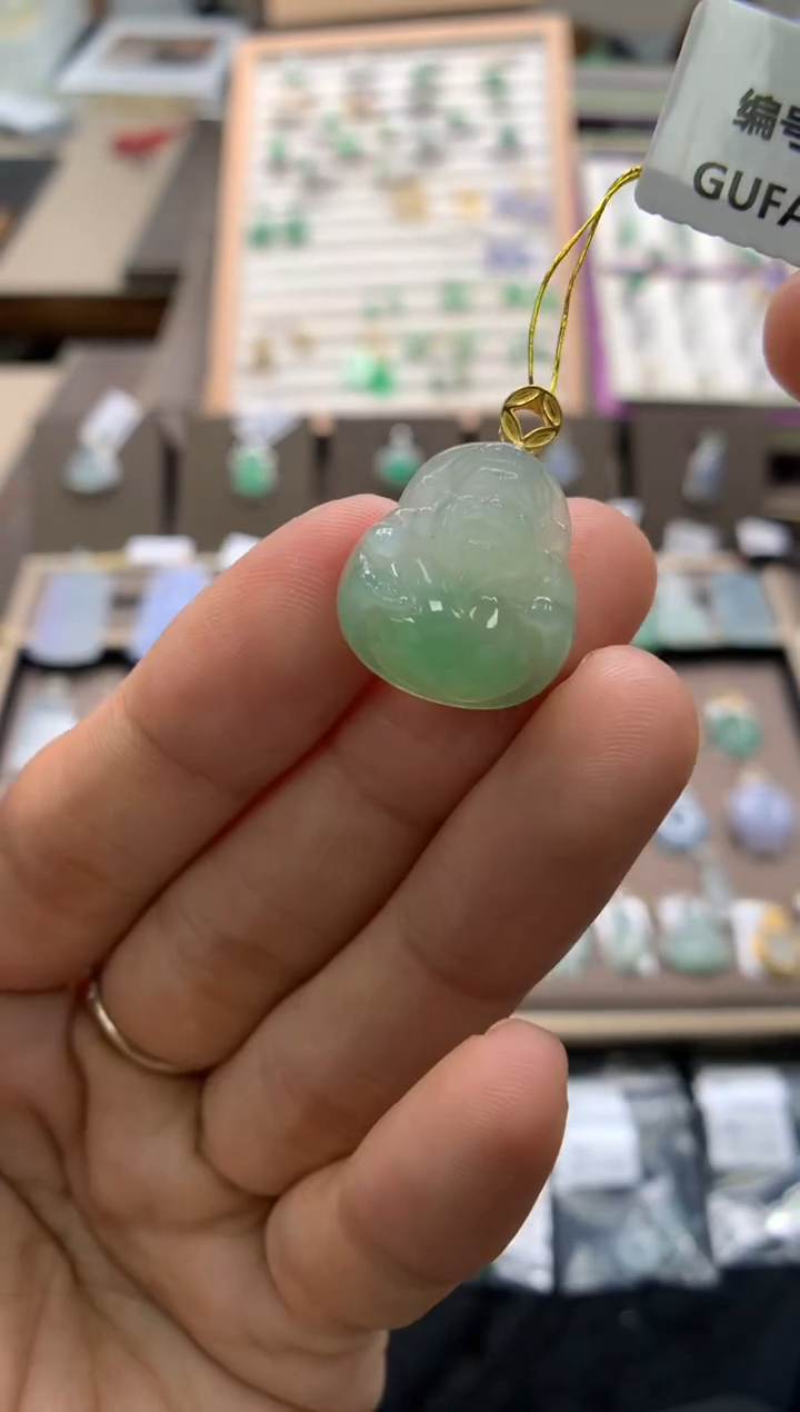 颈饰18K金镶嵌翡翠佛公