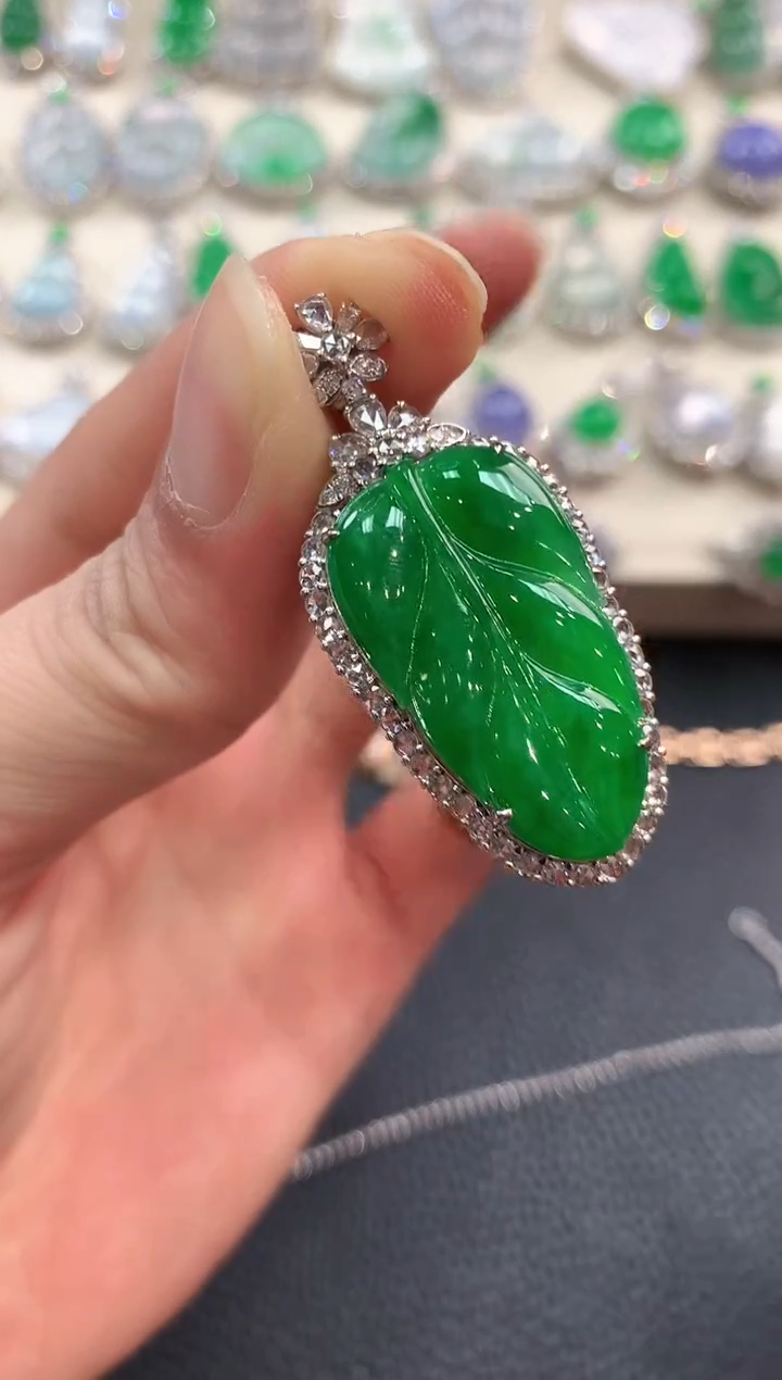 【闪购商品】翡翠吊坠(不含链)18K金镶嵌n55       