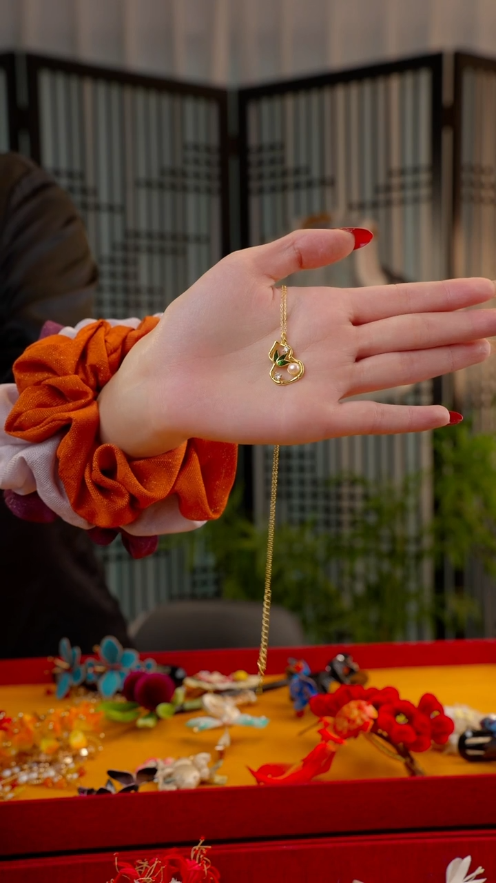 刺绣非遗绒花手工饰品