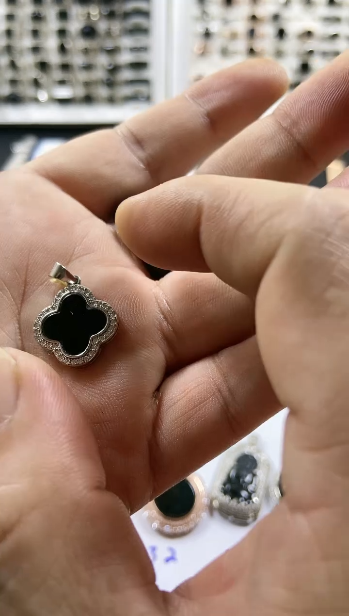 吊坠(赠链)银S925镶嵌翡翠四叶草