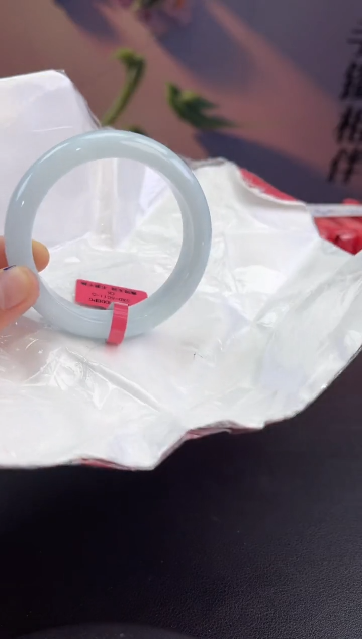 翡翠未镶嵌手镯2翡翠手镯（微瑕）