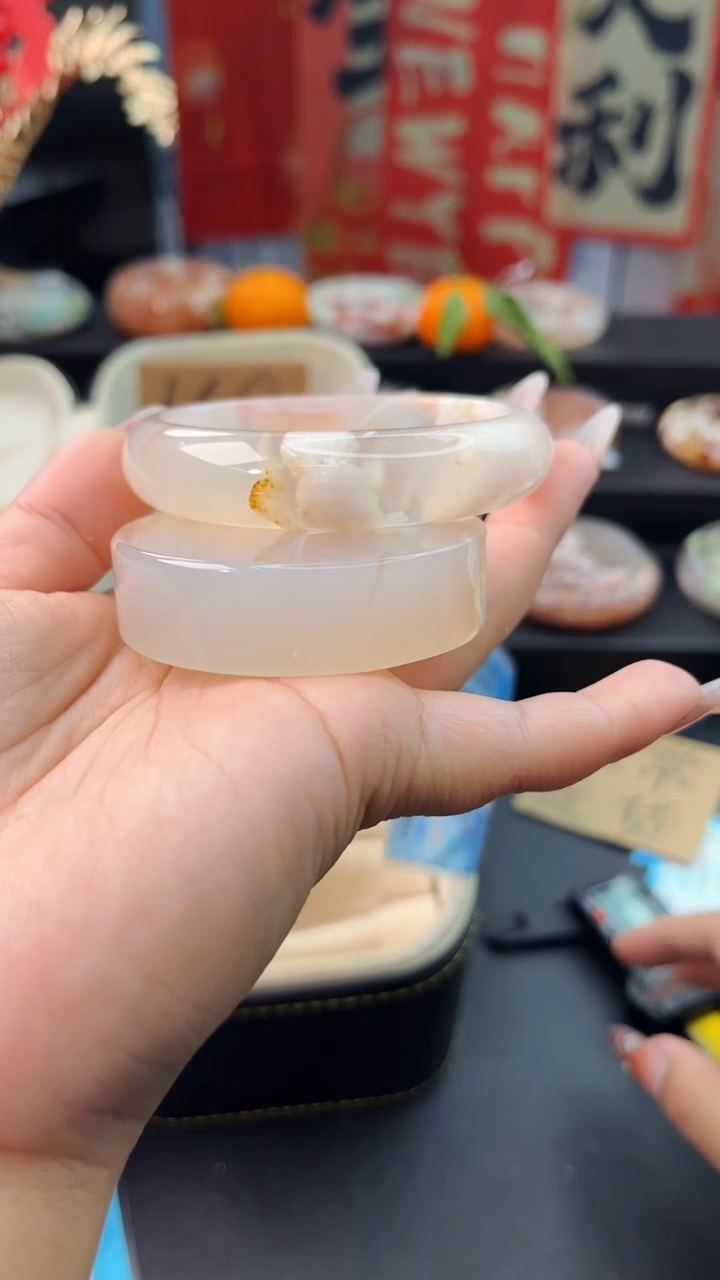 【闪购商品】石英质玉手镯未镶嵌赠送镯心（57圈口）