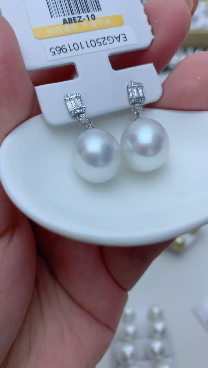 【闪购商品】海水珍珠耳饰18K金镶嵌w70 