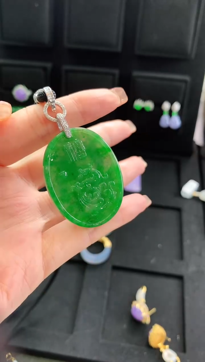 【闪购商品】翡翠吊坠(不含链)18K金镶嵌吊坠