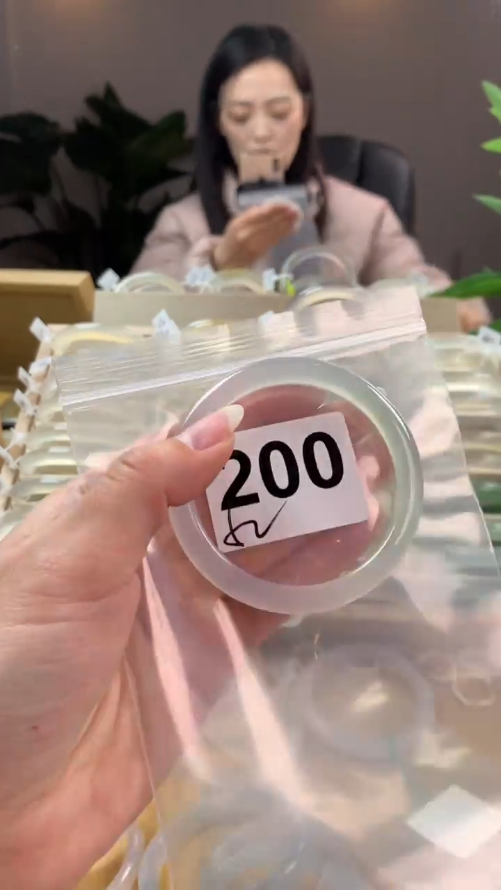 【闪购商品】玛瑙/玉髓手镯未镶嵌200