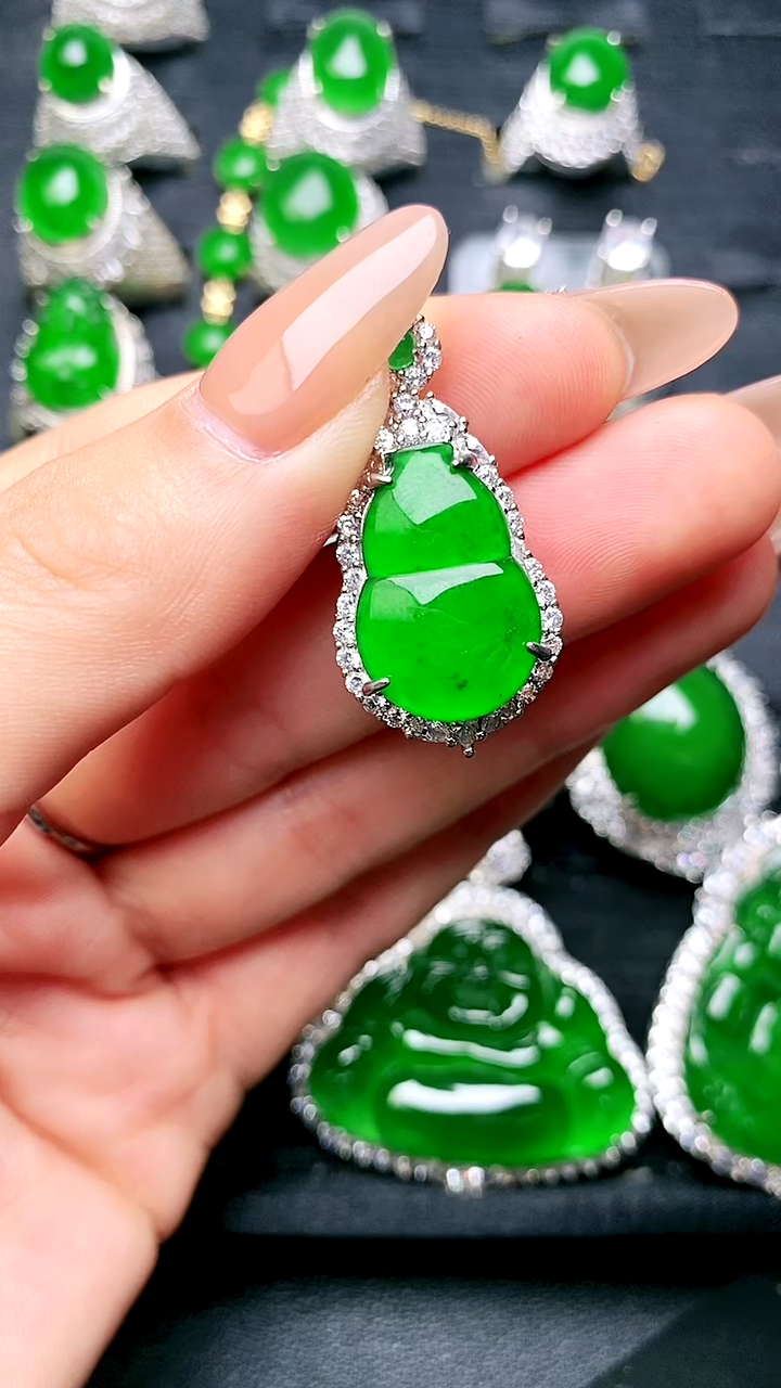 【闪购商品】翡翠吊坠(赠链)未镶嵌葫芦吊坠