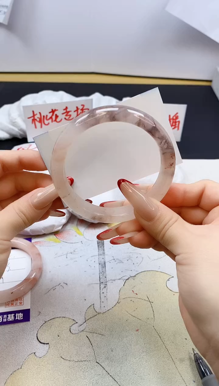 【闪购商品】石英质玉手镯未镶嵌39/60.5