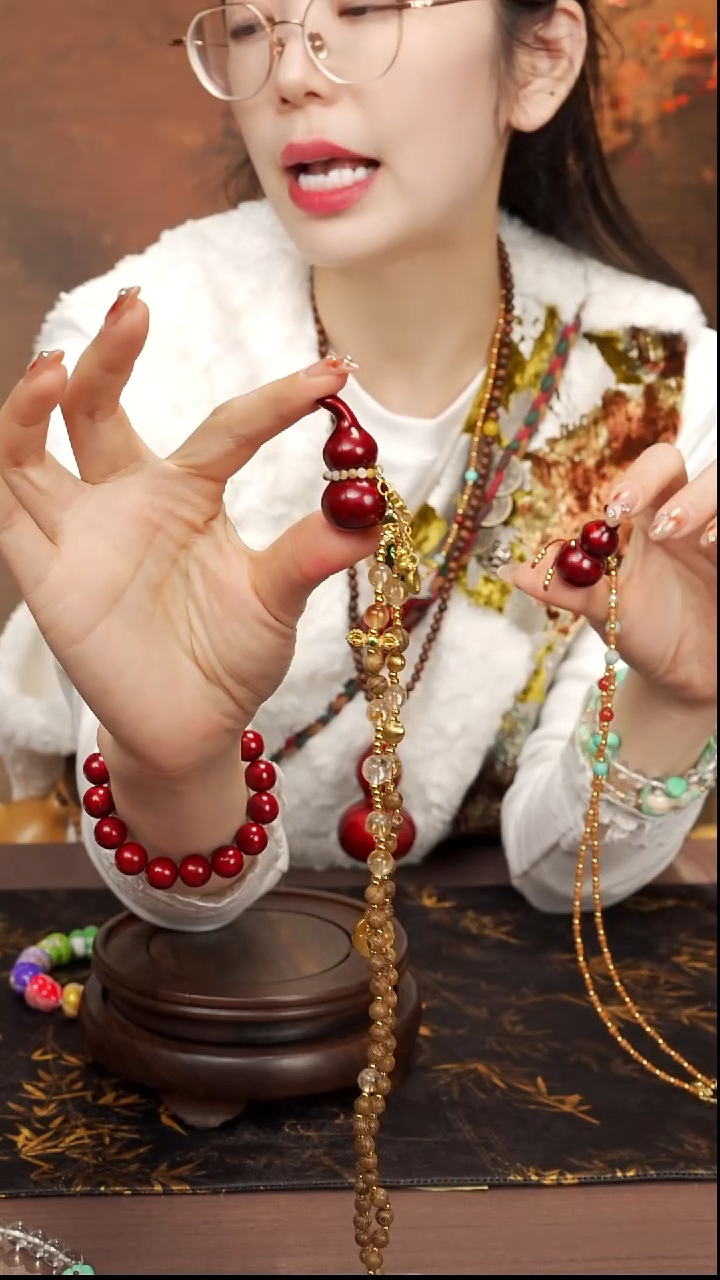 645--大漆脖挂小葫芦---268