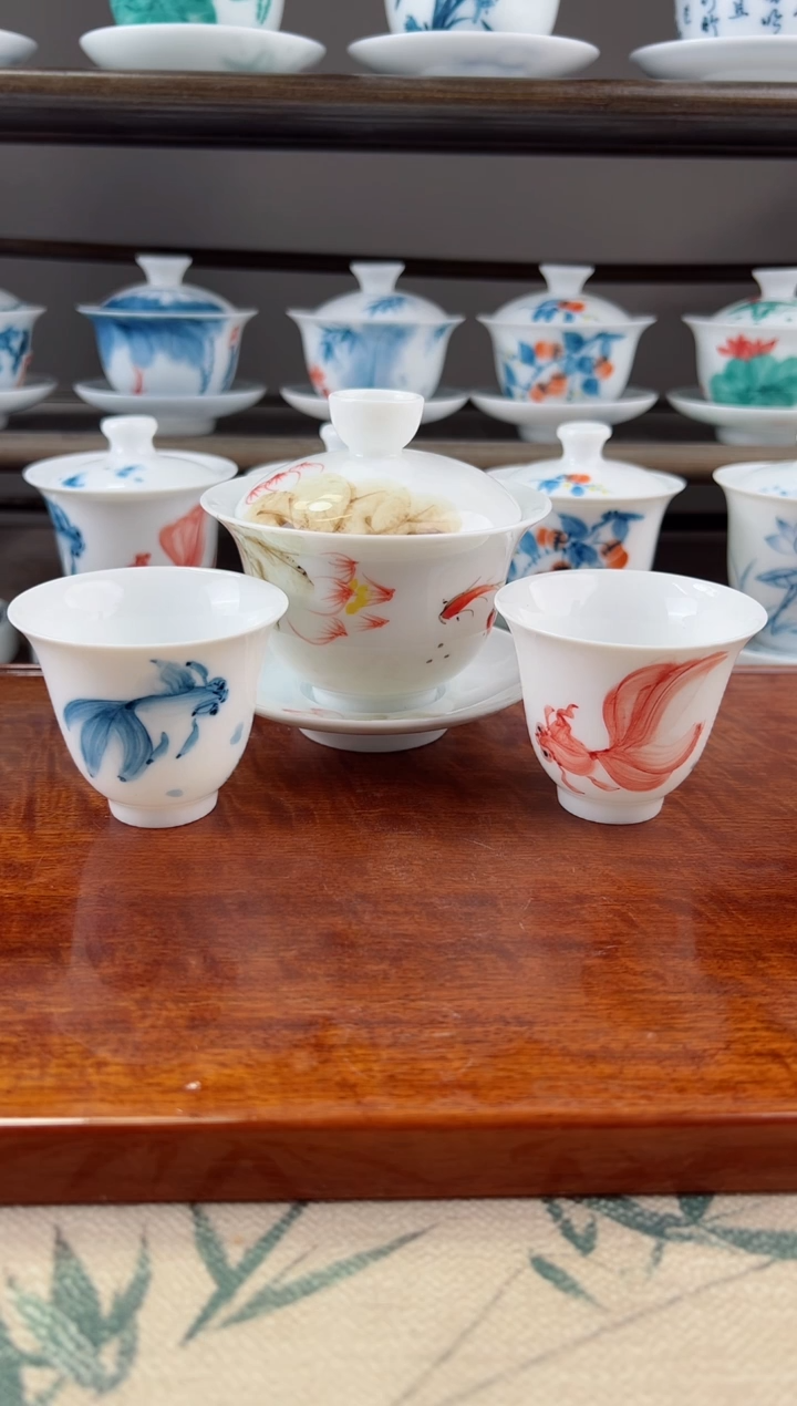 全品红鱼荷花150ml三才盖碗+红蓝锦鲤闻香杯（一红一蓝）