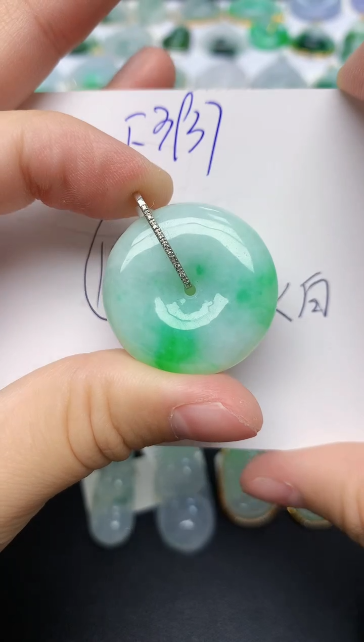 颈饰18K金镶嵌翡翠 天然缅甸A货翡翠百元以上9元证书费自理