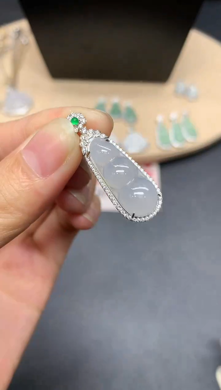 【闪购商品】翡翠吊坠(不含链)银S925镶嵌福豆【多样性发其一】
