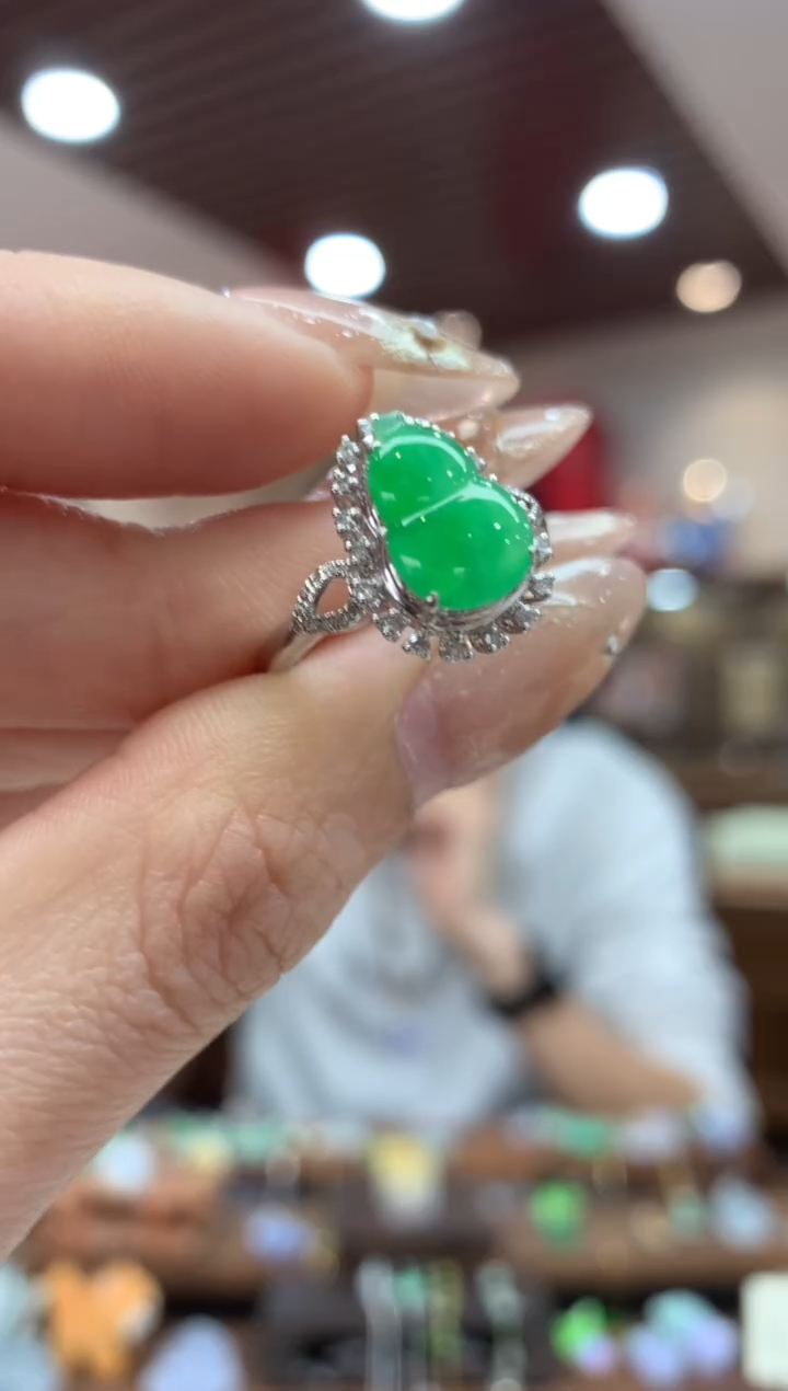 【闪购商品】翡翠戒指18K金镶嵌葫芦
