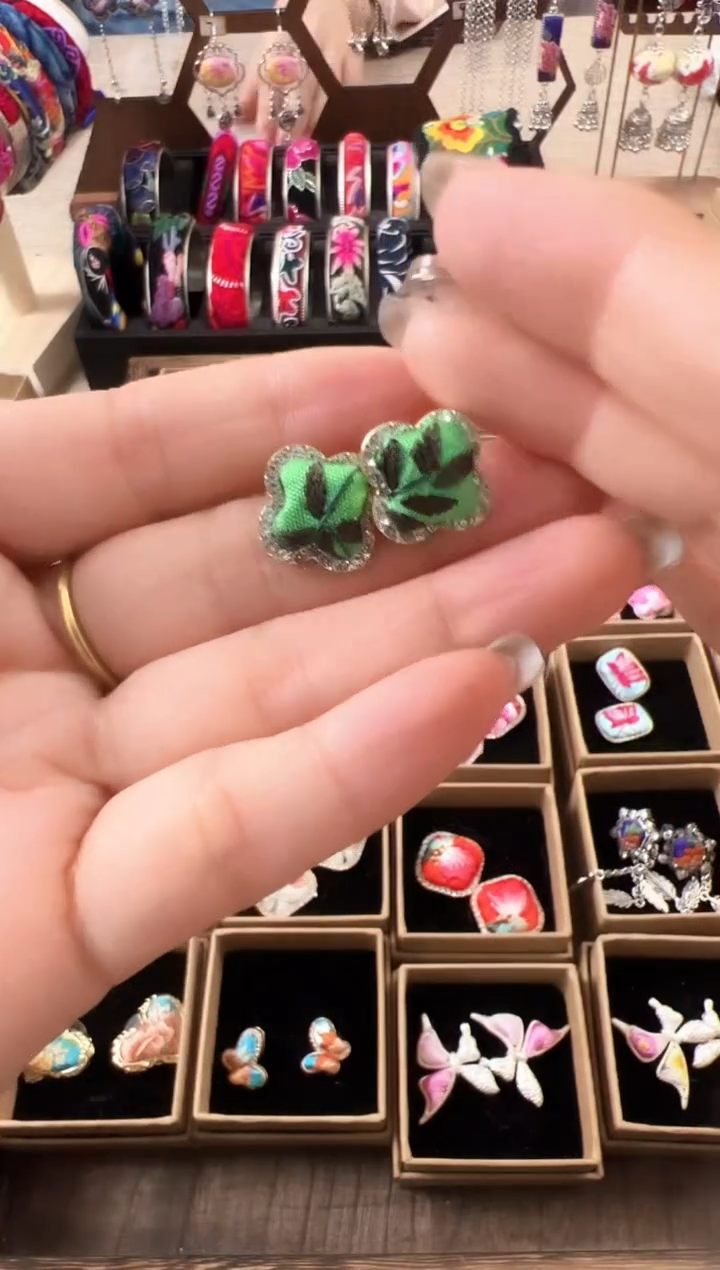 【闪购商品】织绣民族风老绣饰品341