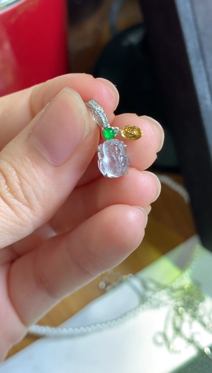 【闪购商品】翡翠18K金镶嵌颈饰貔貅