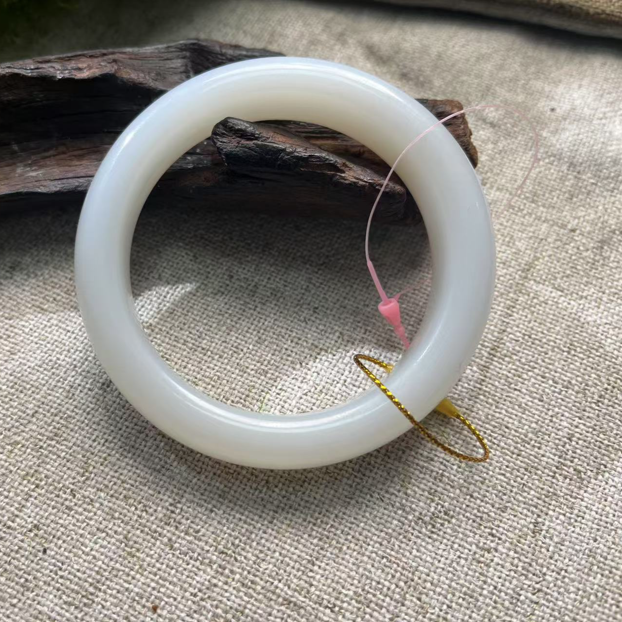 新疆和田玉且末白玉天泰高糯白底手镯多样性发一