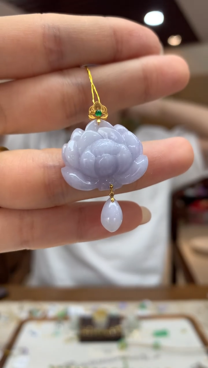 吊坠(不含链)18K金镶嵌翡翠莲花