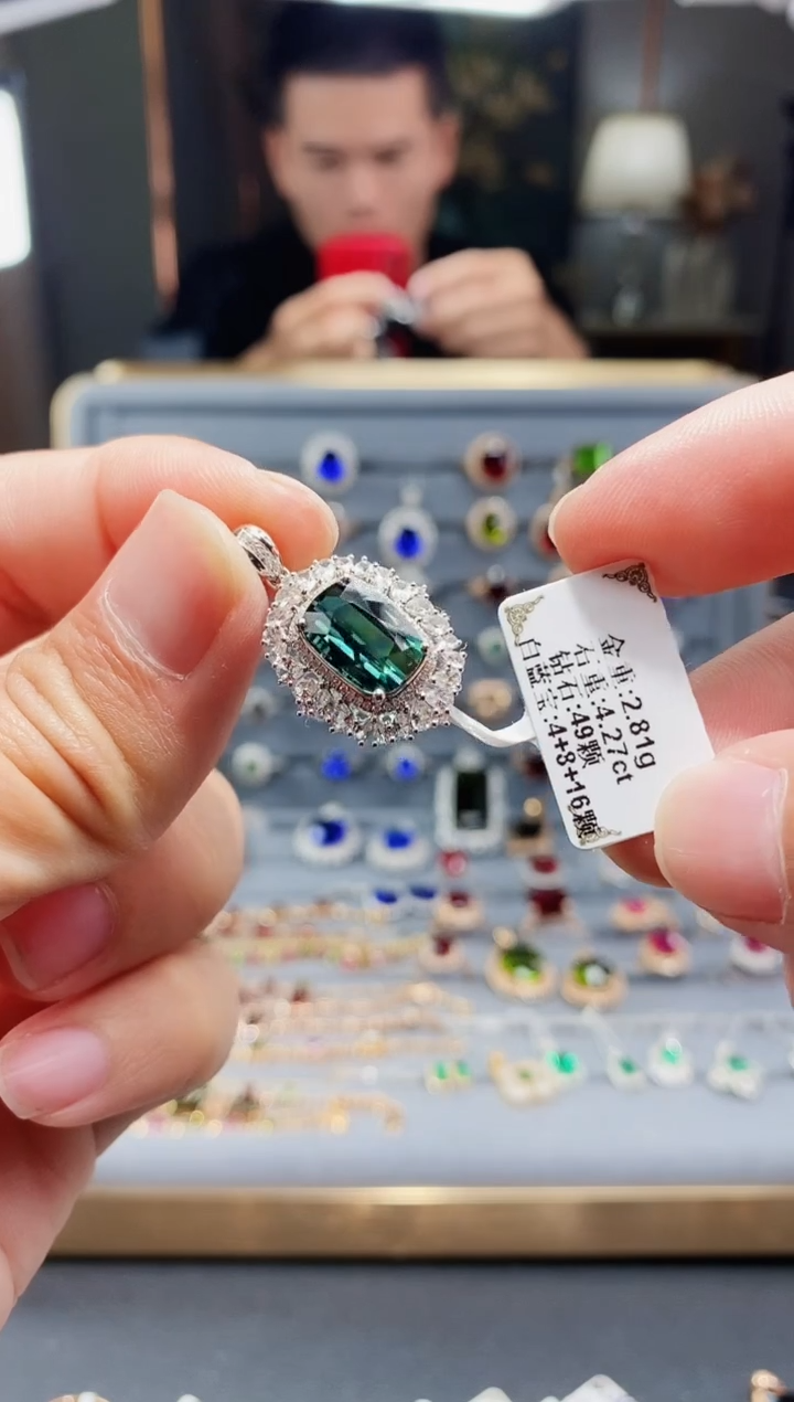 【闪购商品】碧玺颈饰18K金镶嵌4.27..