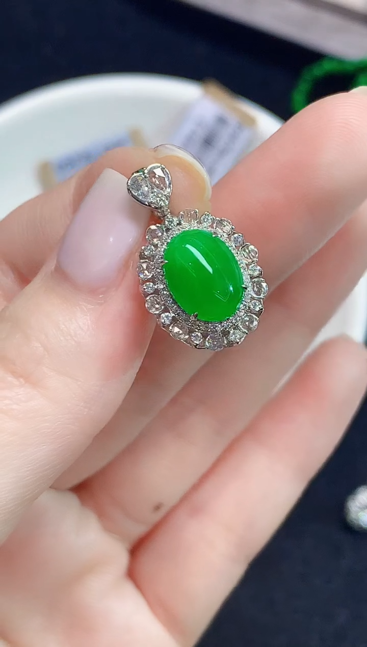 吊坠(不含链)18K金镶嵌翡翠多样性发其一