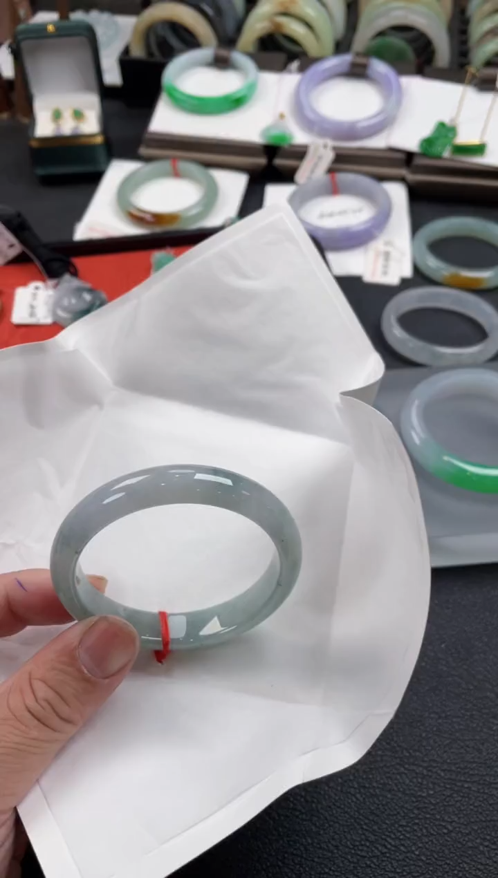 【闪购商品】翡翠手镯未镶嵌有纹裂