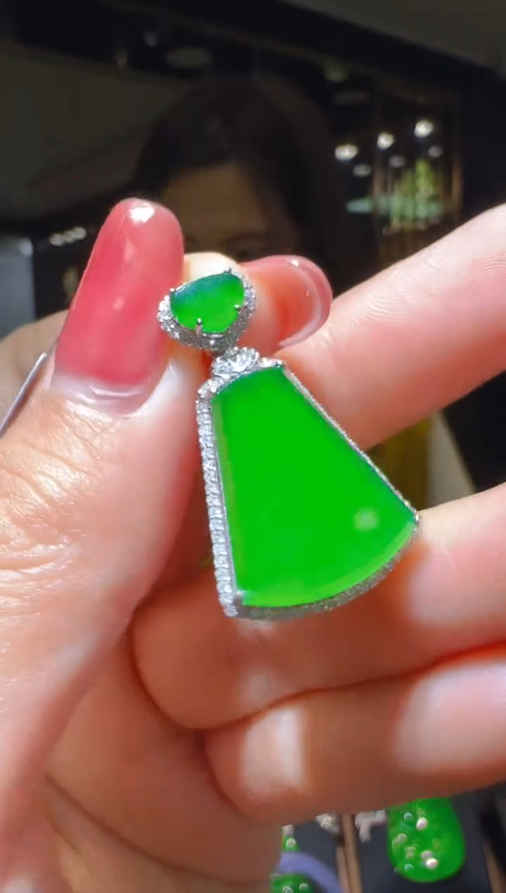 【闪购商品】翡翠吊坠(赠链)18K金镶嵌027     