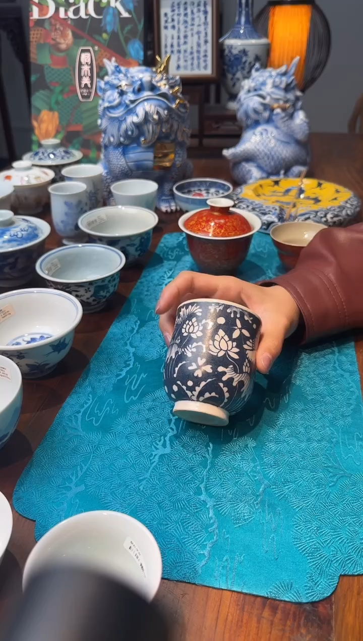 霖松堂-陶泥开片青花杯