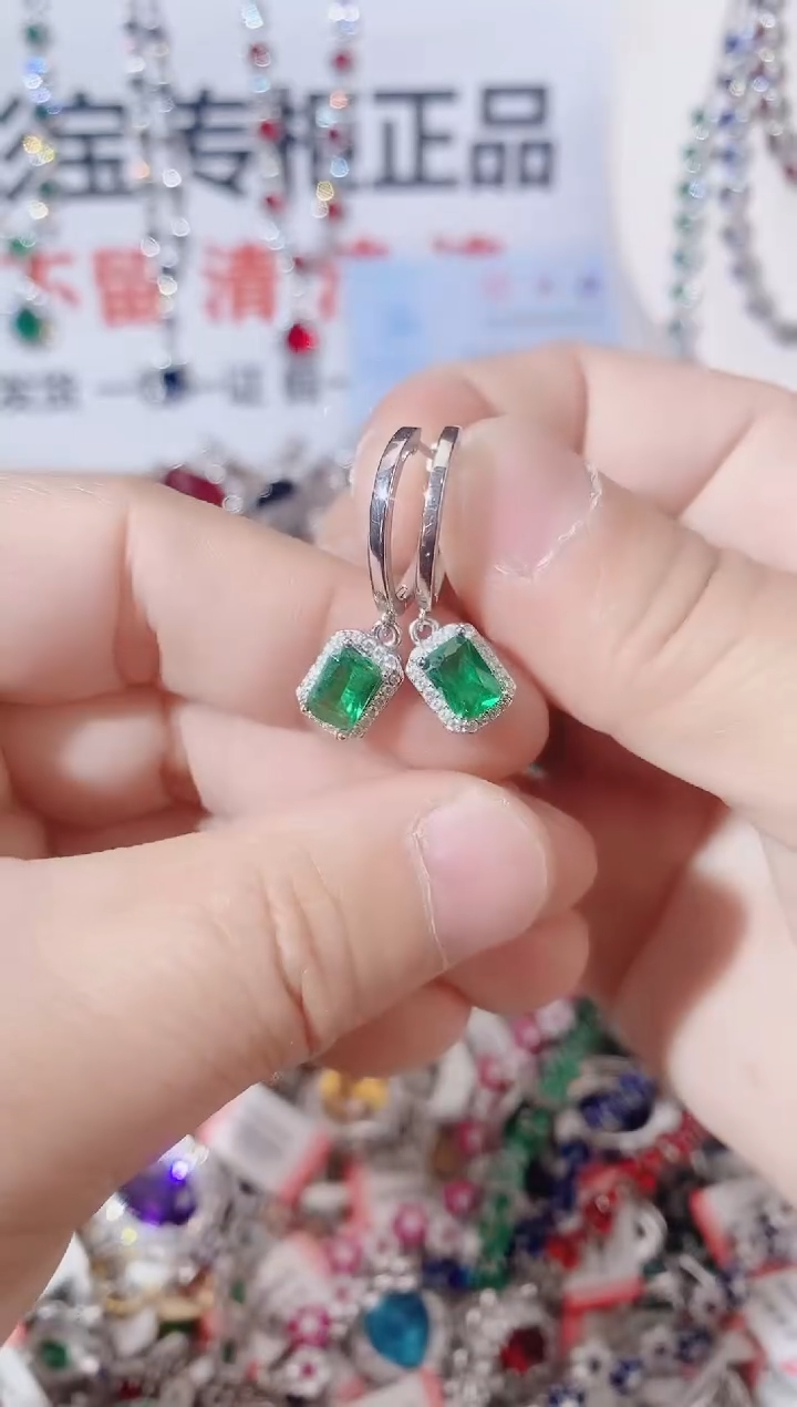 未镶嵌耳饰祖母绿  