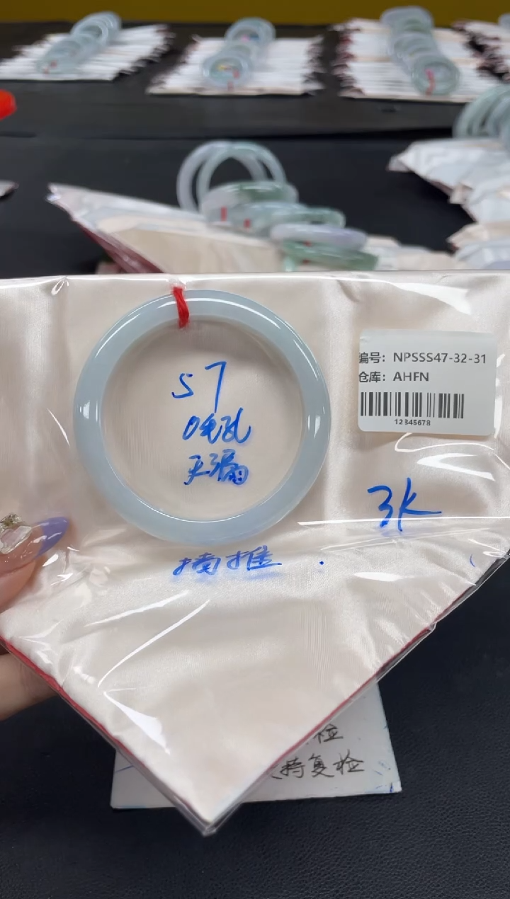 未镶嵌手镯翡翠翡翠手镯