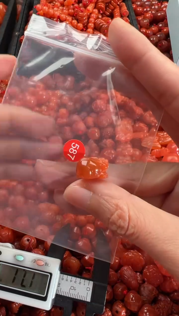 【闪购商品】南红玛瑙颈饰合金1