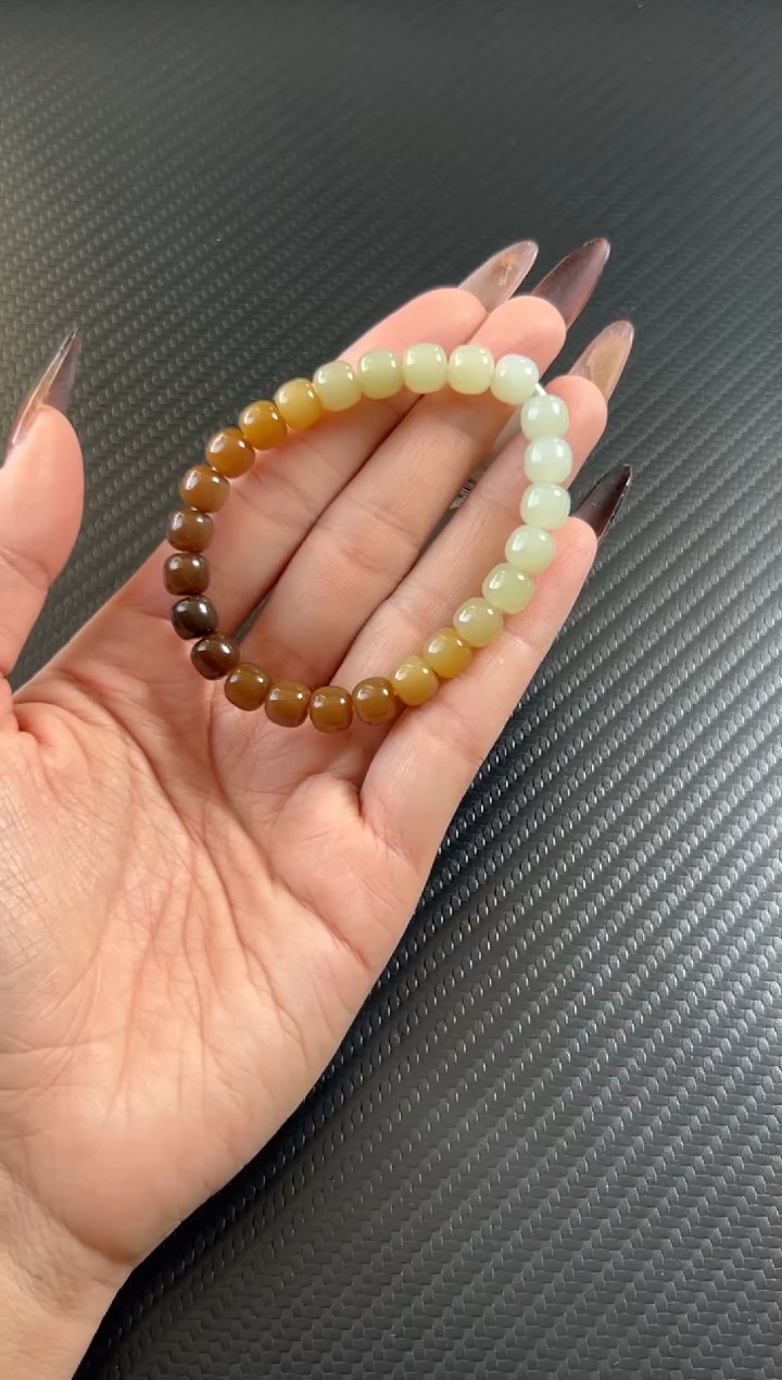 未镶嵌手串和田玉若羌微色差卡7*8