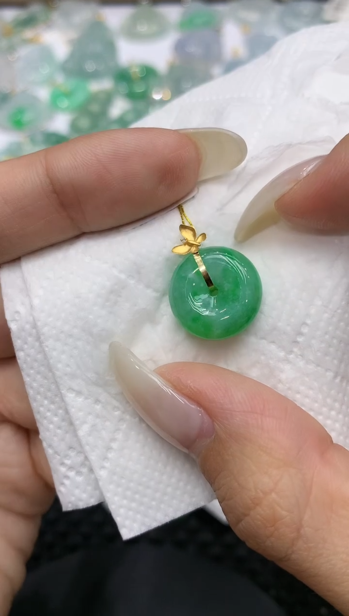 颈饰18K金镶嵌翡翠111111111111