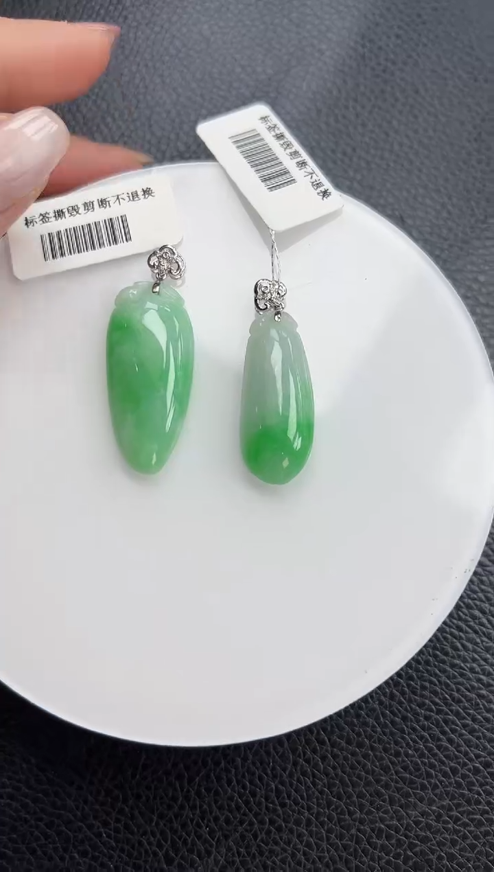 【闪购商品】翡翠颈饰18K金镶嵌福瓜多样性发一