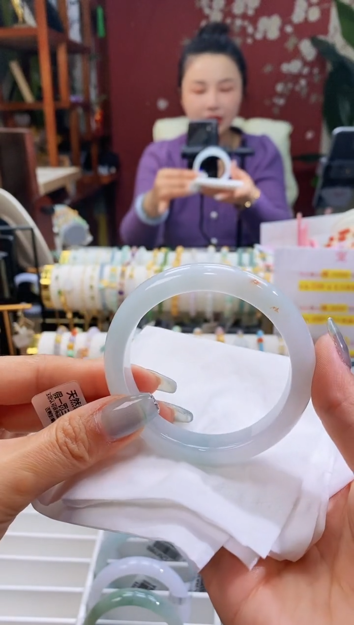 【闪购商品】翡翠手镯未镶嵌131圈口56-57/12.3*8.3