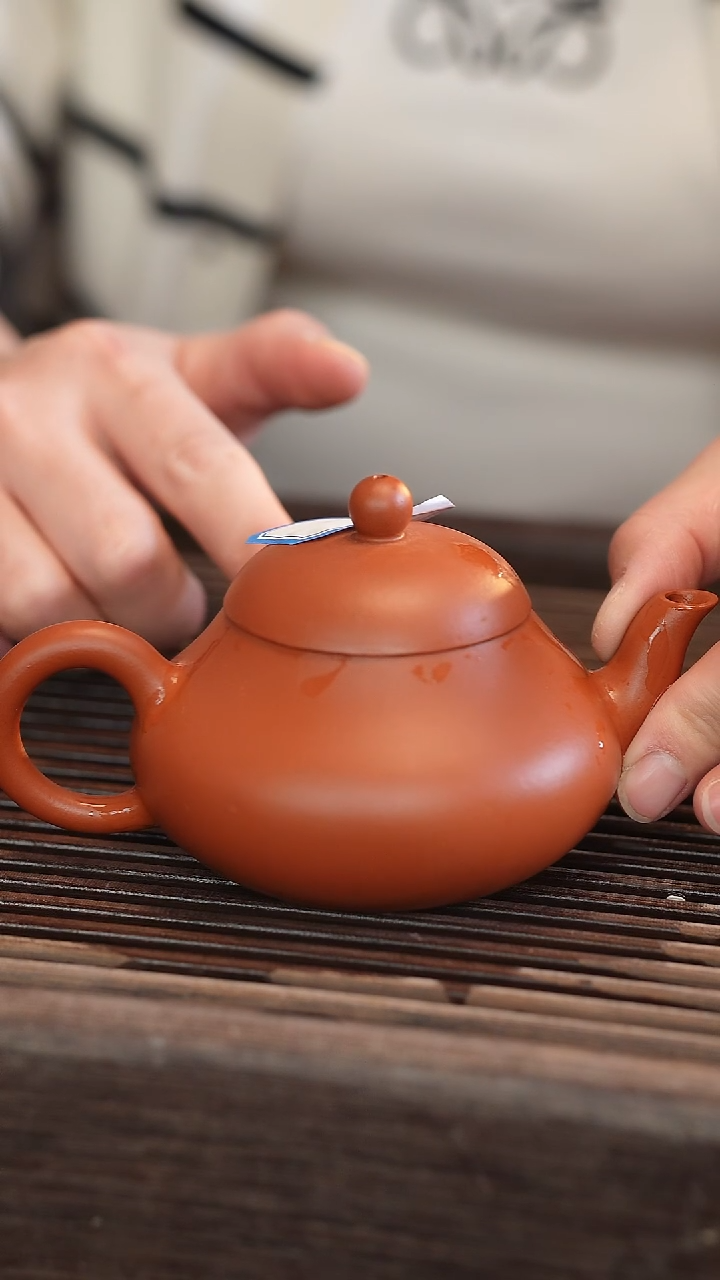 茶壶紫砂梨型 朱泥 半手工 180cc 【微瑕壶盖子少了一块肉}