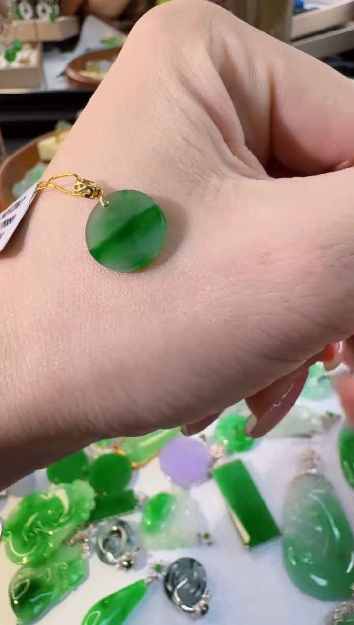 【闪购商品】翡翠颈饰18K金镶嵌缅甸翡翠A货挂件