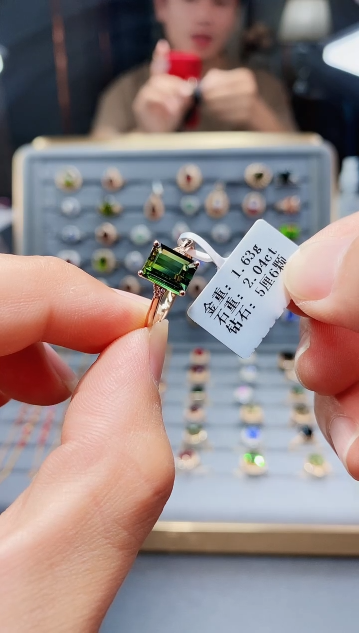 碧玺戒指18K金镶嵌2.04.