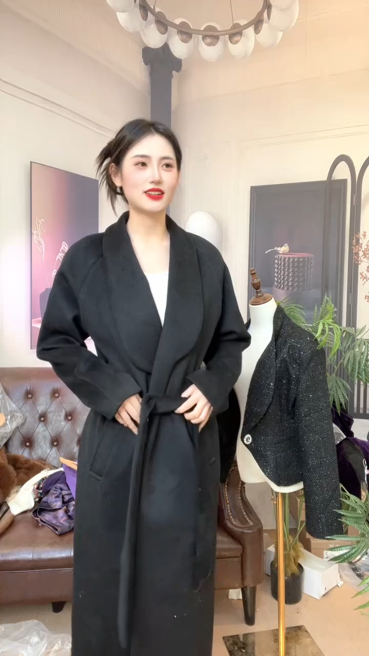 红底羊绒大衣-一颗歪桃