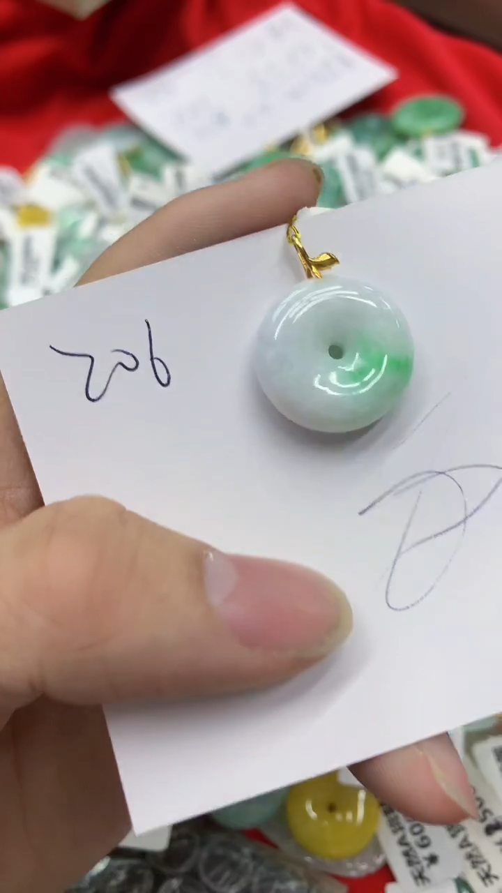 翡翠18K金镶嵌颈饰11111111