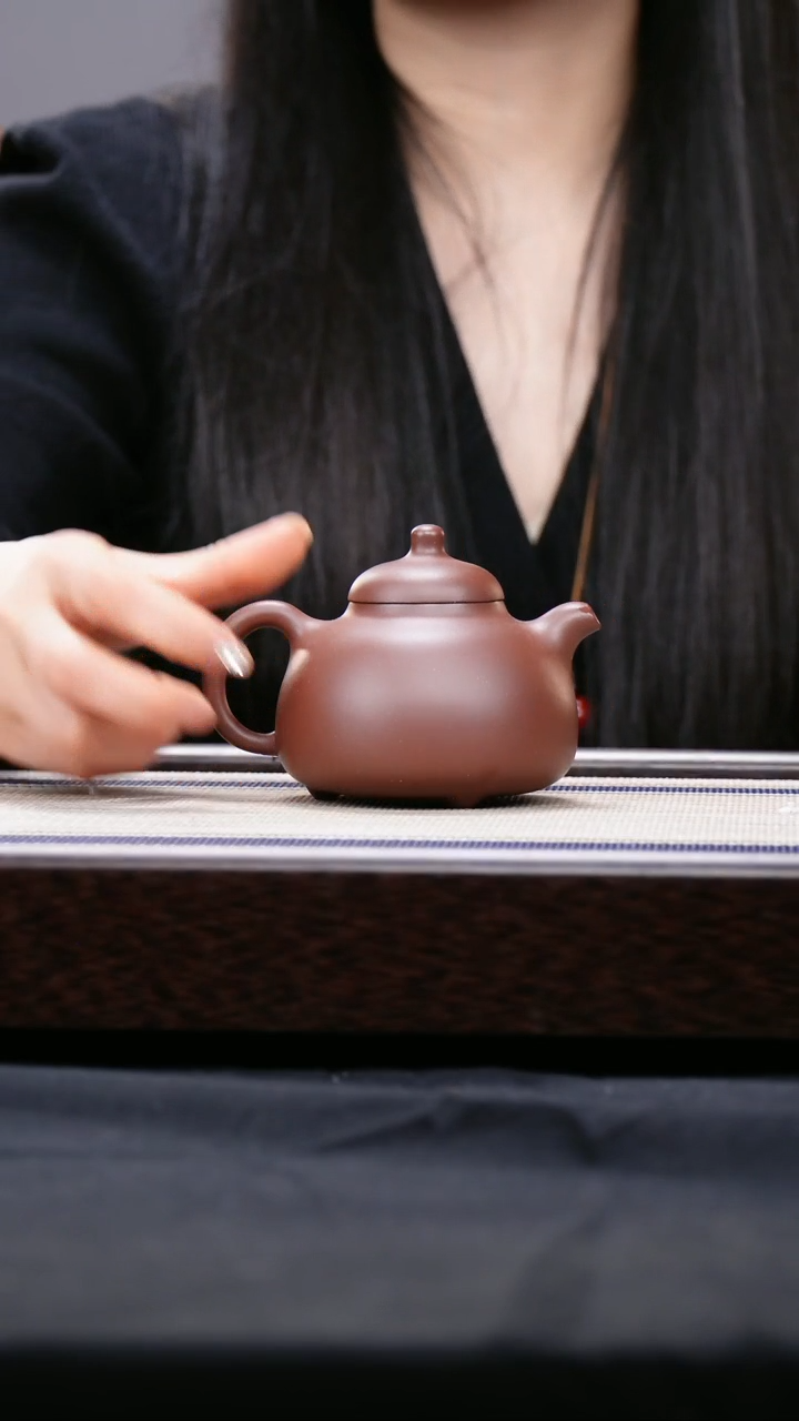 【闪购商品】紫砂茶壶三号井低槽青 三足乳鼎